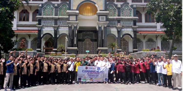 SMKN 1 Cipanas Jurusan Perhotelan Ikut Andil dalam Cleaning Blitz Masjid Agung Cianjur Bersama IHKA BPC Cianjur