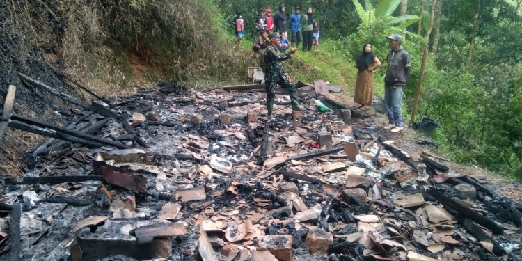 Satu Unit Rumah Hangus Terbakar, Tiga Jiwa Terpaksa Mengungsi