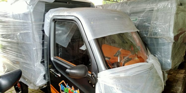 DLH Cianjur Salurkan 6 Unit Cator Listrik ke Desa Awal 2026, Hemat BBM dan Ramah Lingkungan