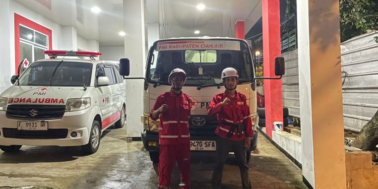 Perkuat Layanan WASH, PMI Cianjur Kirim Relawan dan Mobil Tangki Air ke Sumatera