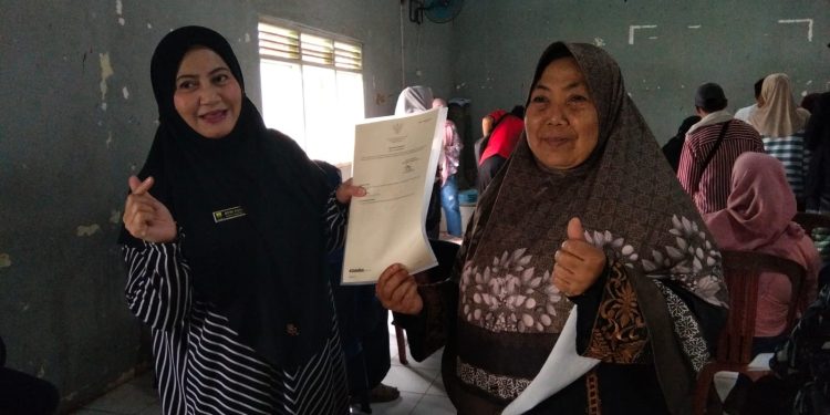 Sumringah, Ratusan Warga Desa Mulyasari Terima Sertifikat PTSL