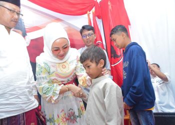 Dapur Umum Jum’at Berkah PDIP Cianjur Bagikan 200 Paket Makanan ke Warga 