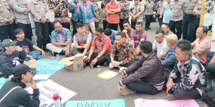 Pungutan Pasar Cianjur Diduga Melebihi Perda, Aktivis Ancam Lapor ke Polda Jabar