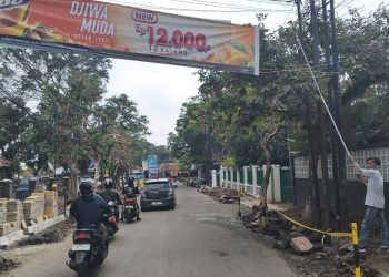 Ratusan Reklame dan Spanduk Tak Berizin Ditertibkan Bapenda Cianjur