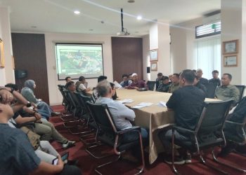 Warga Cugenang Tolak Penambahan Kandang Ayam, Datangi Kantor DPMPTSP