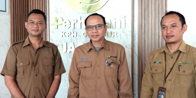 Perum Perhutani Cianjur Tegaskan Penggunaan Material Proyek Irigasi Ciherang 2 Langgar Aturan