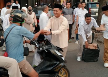 Tebar Kebaikan, DPC Gerindra Cianjur Bagikan Ratusan Takjil