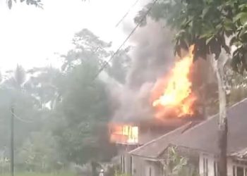 Satu Rumah Tersambar Petir Hingga Kebakaran di Kadupandak