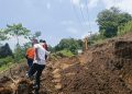 Camat Cibeber Pastikan Pemerintah Tangani Material Longsor Tutup Akses Jalan Karangnunggal 
