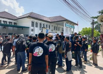 Aliansi Masyarakat Cianjur Anti Mafia Tanah Gelar Aksi Damai di PN, Ini Tujuannya!