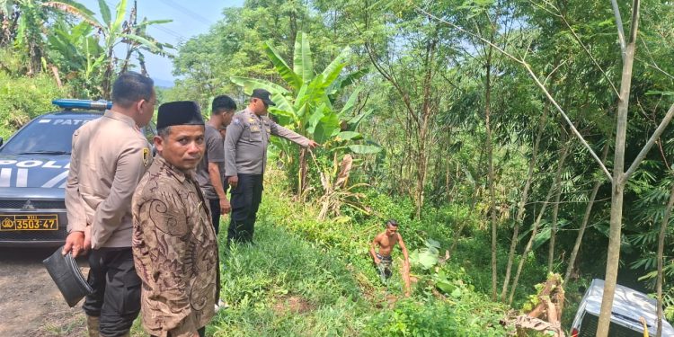Hindari Menabrak Motor, Mobil MBG Masuk Jurang di Cikalongkulon 