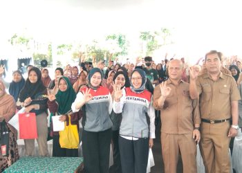 Ribuan Warga Serbu Program Paket Sembako Murah Pertamina     