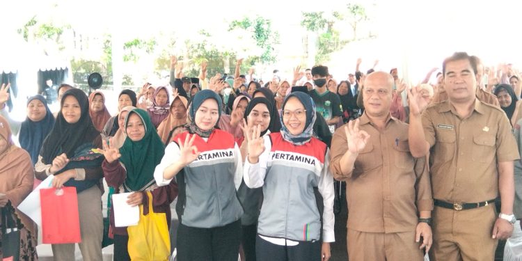 Ribuan Warga Serbu Program Paket Sembako Murah Pertamina     