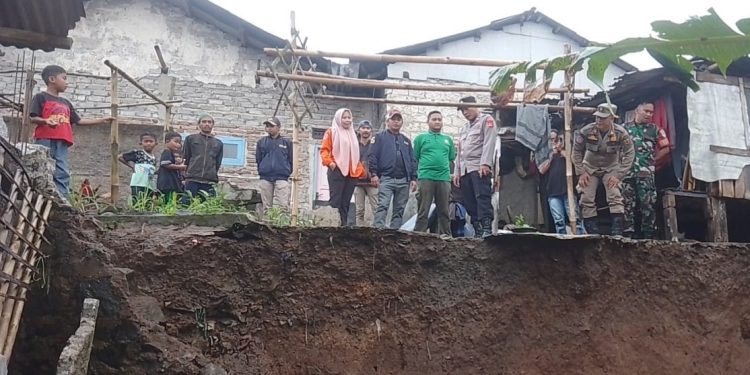 Lima Rumah di Gekbrong Terdampak TPT Jebol