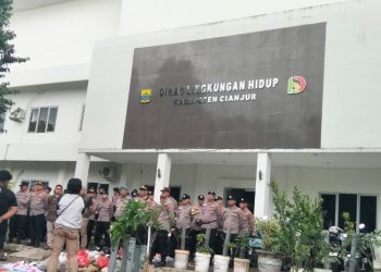 Mahasiswa Demo DLH Cianjur, Nilai Pengelolaan Sampah Belum Baik