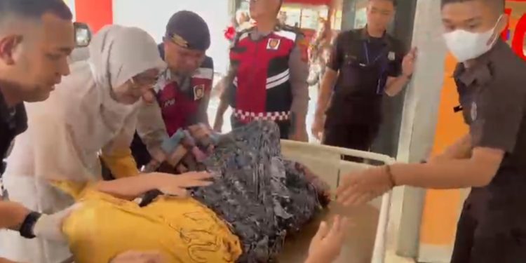 Tim Jago Presisi Polres Cianjur Bantu Ibu Melahirkan