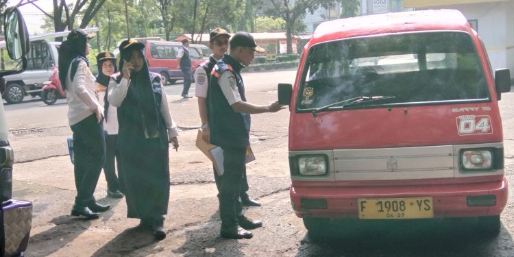 Belasan Angkot Terjaring Pemeriksaan Kelengkapan Berkendara