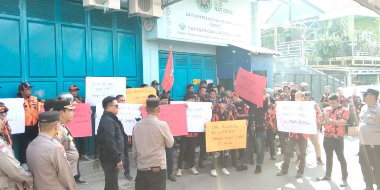 Dapur MBG Peteuycondong 1 Didemo Pemuda Pancasila