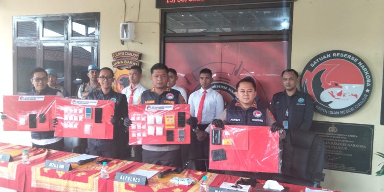 Polres dan BNNK Cianjur Tangkap Pelaku Peredaran Sabu Jaringan Lintas Provinsi