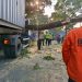 Truk Tabrak Pohon Hingga Tumbang di Jalan Raya Bandung 