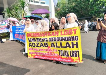 Massa Geruduk DPRD Cianjur, Minta LGBTQ Ditindaklanjuti