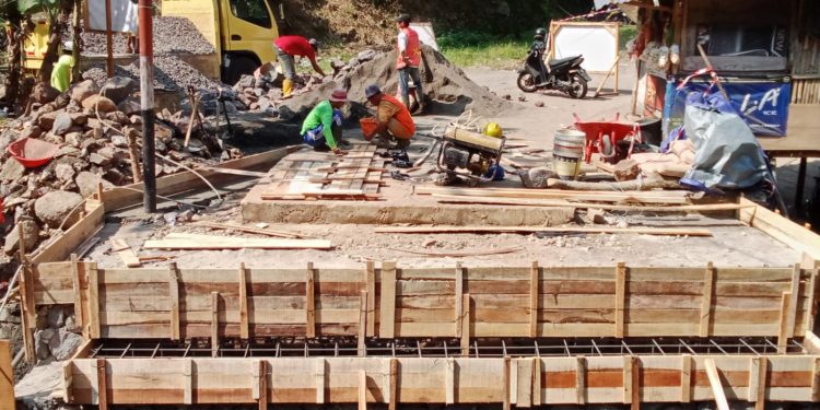 Pembangunan Jembatan Ciandam Kutawaringin Diisukan Pakai Material Bekas 
