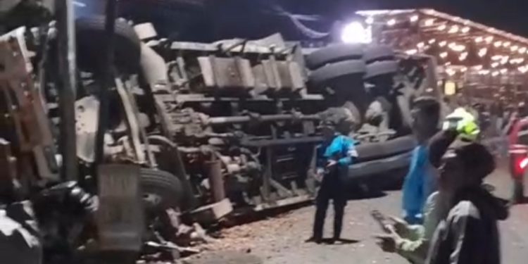 Mobil Pembawa Alat Berat Menabrak Pikap di Cugenang, Dua Orang Meninggal