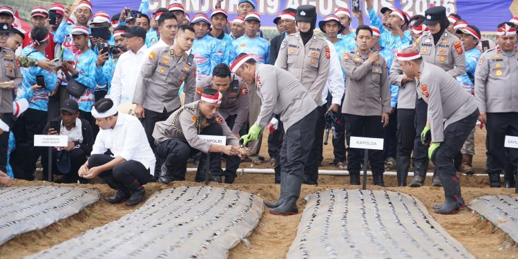 POLRI Tanam Bawang Putih di Cianjur, Targetkan Swasembada Nasional
