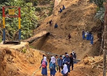 Jembatan Gantung Rp3,5 Miliar Mulai Dibangun, Hubungkan Dua Kampung yang Terputus