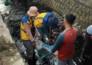 PUTR Cianjur Revitalisasi Saluran Air di Sungai Cikoak