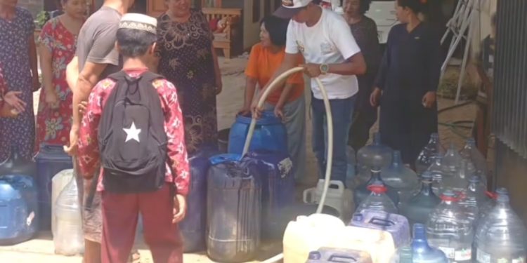 Warga di Kecamatan Mande Dapat Bantuan Air Bersih Perumdam Cianjur
