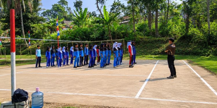 SMA DHARMA BHAKTI CIANJUR MATANGKAN PERSIAPAN PASKIBRA JELANG HUT KE-81 KEMERDEKAAN RI