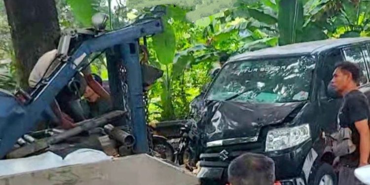 Empat Mobil Lakalantas Beruntun Sebabkan Tumpahan Solar