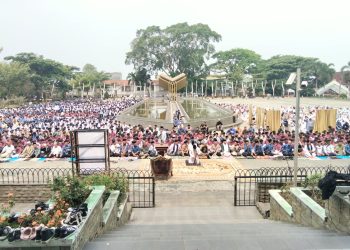Ribuan Umat Muslim Salat Istisqa di Alun-alun Cianjur