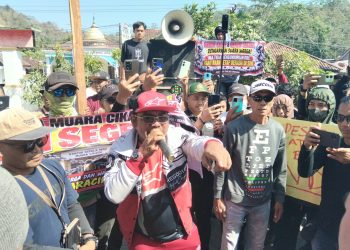 Ratusan Warga Desa Muaracikadu Gelar Unras, Tuntut Kades Sekdes Mundur