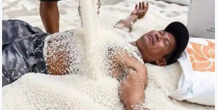 Bulog Cianjur Luruskan Video Pria Tanpa Baju Tidur Ditumpukan Beras 