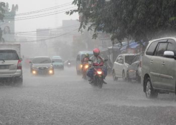Kemarau Berakhir?, BMKG Waspadai Hujan Lebat dan Angin Kencang di Jawa Barat