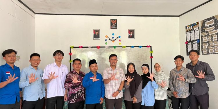 Pengawas Pembina Laksanakan Pembinaan dan Pendampingan Guru SMA Dharma Bhakti Cianjur untuk Tingkatkan Mutu Pendidikan