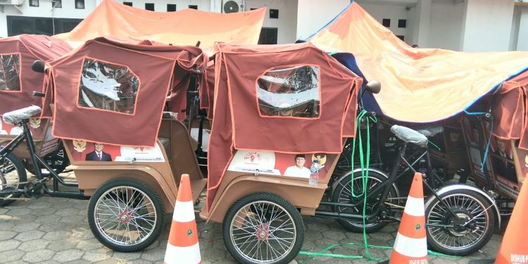 Ratusan Warga Cianjur Tunggu Kepastian Penyaluran Becak Listrik Prabowo