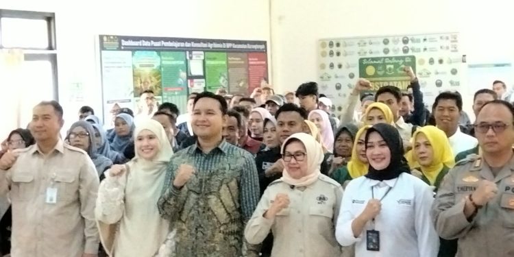 Endang Setyawati Gelar Bimtek Pendistribusian Pupuk, Stok di Cianjur Aman 