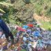 Sampah di Bantaran Sungai Cisarua menumpuk