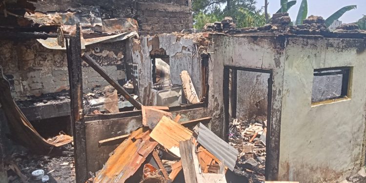 Api Hanguskan Rumah Kontrakan di Cipanas, Tujuh Orang Kehilangan Tempat Tinggal